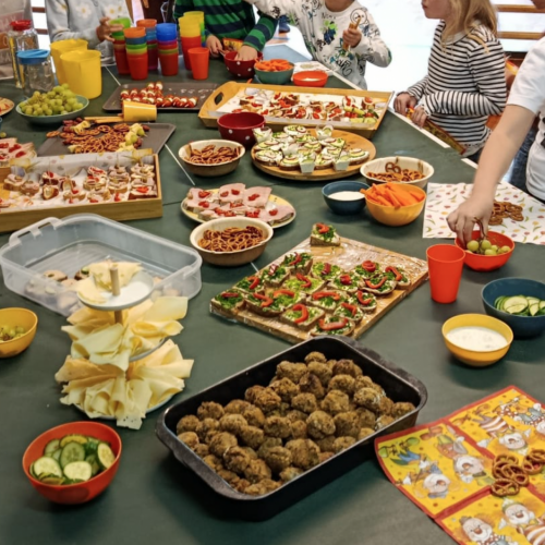 Ein Buffet mit gesunder Jause 