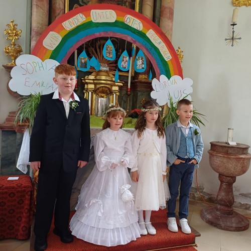 Foto der vier Erstkommunionkinder Luis, Sophia, Lorena und Emilian