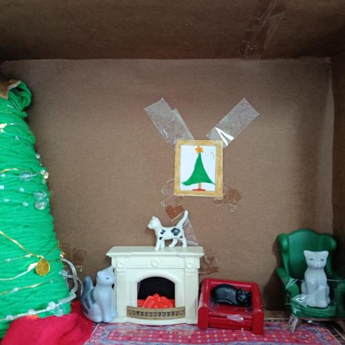 Selbstgestaltetes Adventürchen als Wohnzimmer mit Christbaum und Katzen