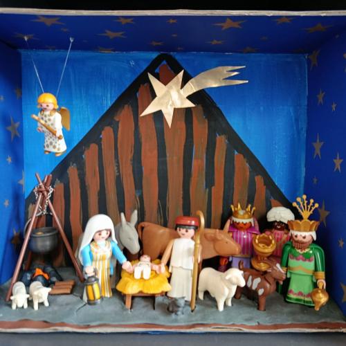 Selbstgestaltetes Adventürchen mit Krippe aus Playmobilfiguren