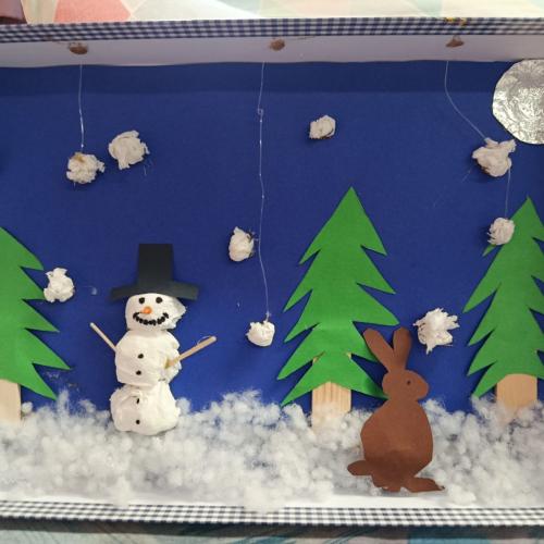 Selbstgestaltetes Adventürchen mit Schneemann im Wald