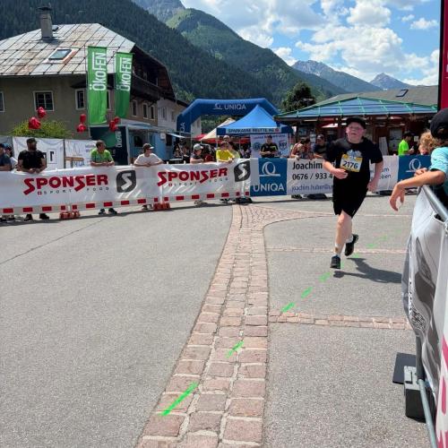 Bub rennt in de Zieleinlauf