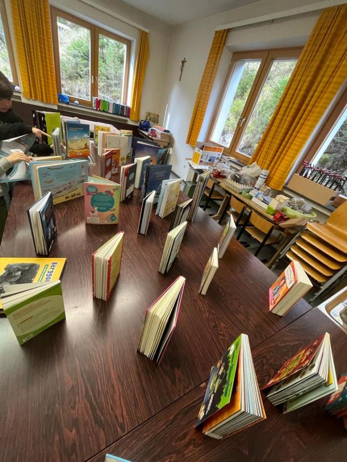 Bild der Buchausstellung im Klassenzimmer